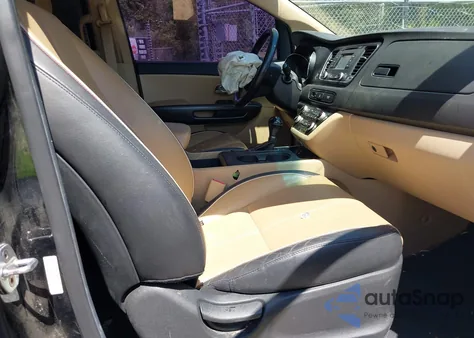 2016 Kia Sedona Lx z USA, uszkodzony, nr VIN KNDMB5C17G6212995